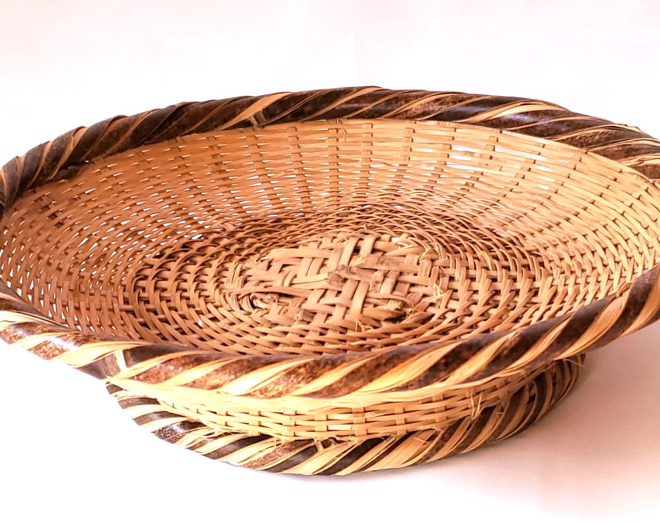 Buckwheat colander with a stand